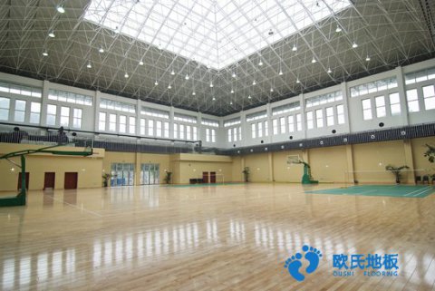 揚(yáng)州體育場館運(yùn)動(dòng)木地板鋪裝
