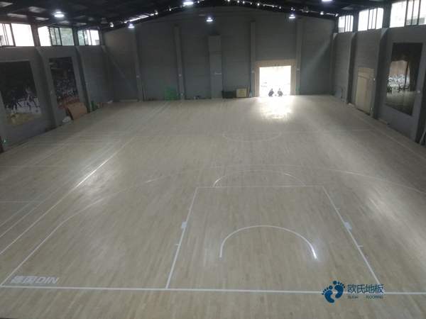 質(zhì)量好運(yùn)動場地木地板施工隊2